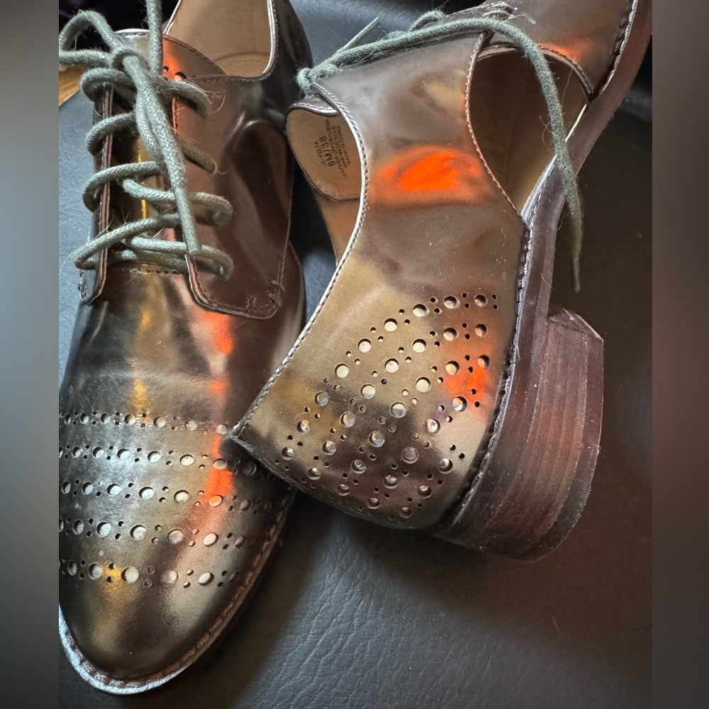 Louise Et Cie Cut Out Oxfords - Picture 4 of 5